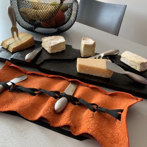 Plateau à fromage et ses couteaux