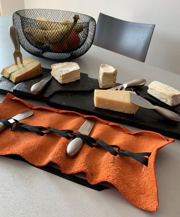 Plateau à fromage et ses couteaux